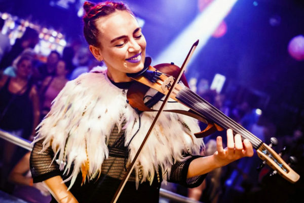 Electric violinist Jana 14